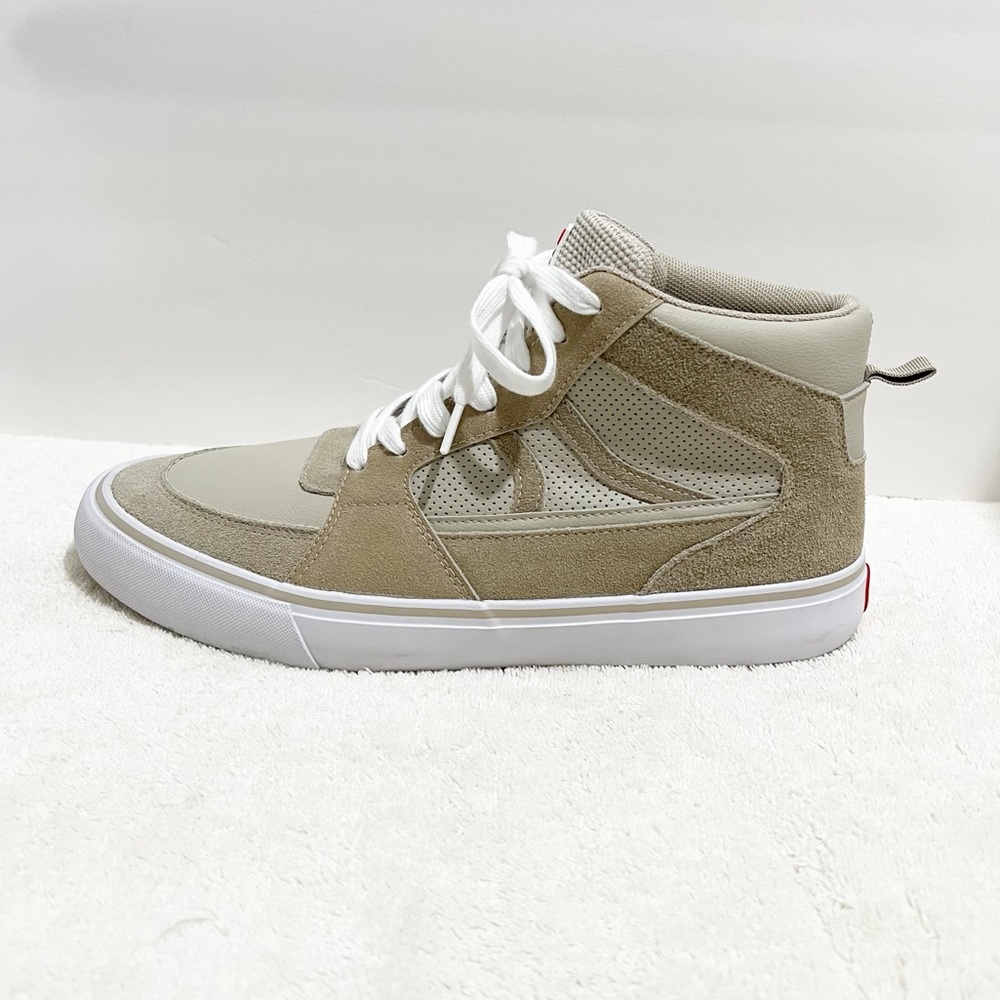 NWT! Airwalk Tan High Top Laced Men Sneakers Casual Athletic Mixed Media 10.5